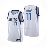Camiseta Dallas Mavericks Luka Doncic NO 77 Association 2021 Blanco