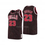 Camiseta Chicago Bulls Michael Jordan NO 23 Hardwood Classics Throwback 1997-98 Negro