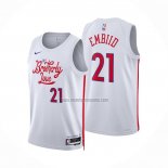 Camiseta Philadelphia 76ers Joel Embiid NO 21 Ciudad 2022-23 Blanco