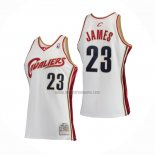 Camiseta Cleveland Cavaliers LeBron James NO 23 Mitchell & Ness 2003-04 Blanco