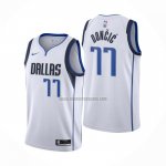 Camiseta Dallas Mavericks Luka Doncic NO 77 Association 2020-21 Blanco
